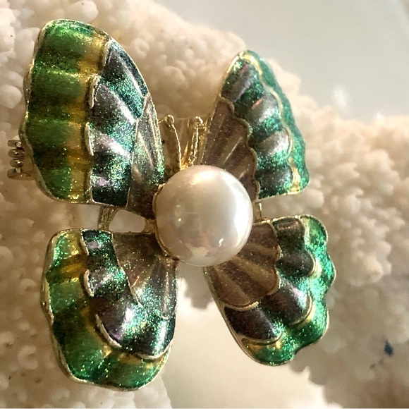 NEW! Shimmer Green Butterfly Brooch/Pin - Picture 2 of 5